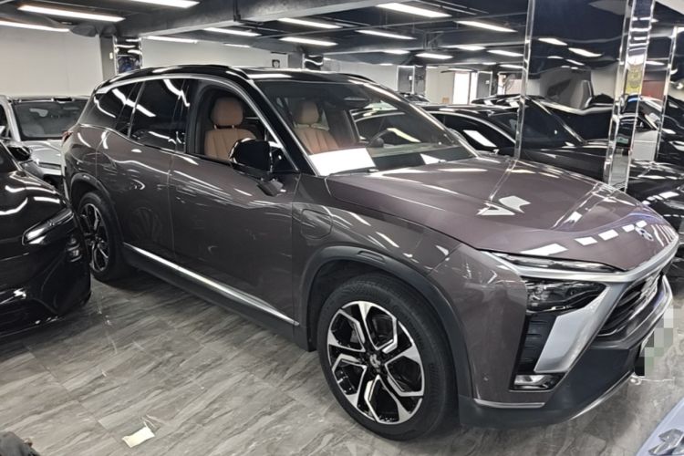 Used Nio ES8 2020 415 KM Signature Edition 7-Seater Version Front Right 45 Deg