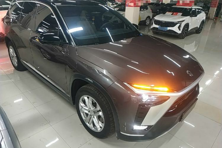 Used Nio ES8 2020 415 km Range 6-Seater Version Front Right 45 Deg