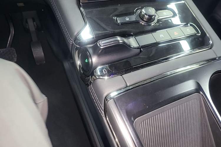 Used Nio ES8 2020 415 KM Signature Edition 7-Seater Version Gear Lever