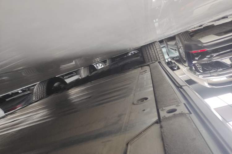 Used Nio ES8 2020 415 km Signature Edition 6-Seater Version Left Side Sill