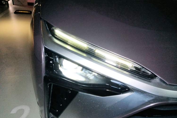 Used Nio ES8 2020 580 km Range Six-Seater Version Right Front Headlight