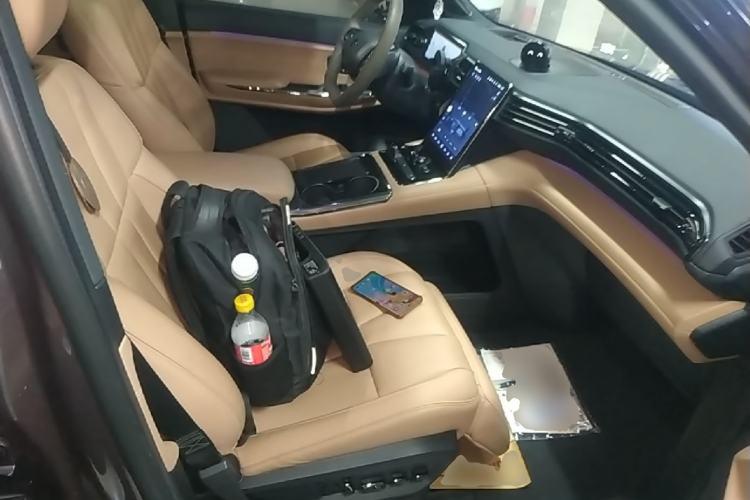 Used Nio ES8 2020 415 km Range 6-Seater Version Right Front Seat