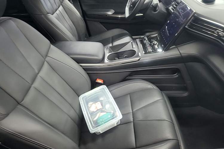 Used Nio ES8 2020 415 KM Signature Edition 7-Seater Version Right Front Seat