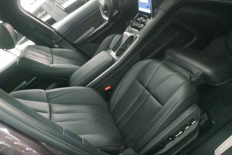 Used Nio ES8 2020 415 km Range 7-Seater Version Right Front Seat