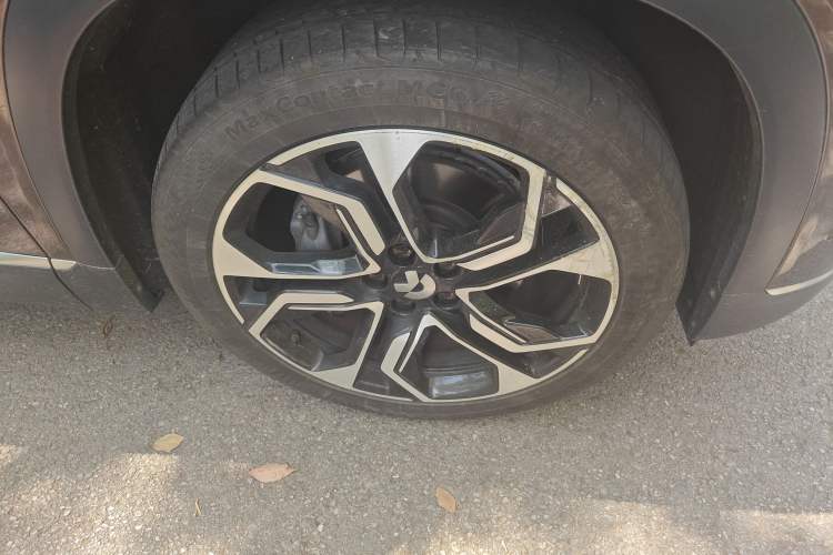 Used Nio ES8 2020 580 km Range Signature Edition Six-Seater Version Right Front Wheel Hub