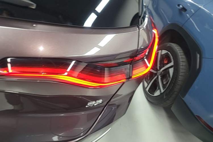 Used Nio ES8 2020 415 KM Signature Edition 7-Seater Version Right Rear Taillight