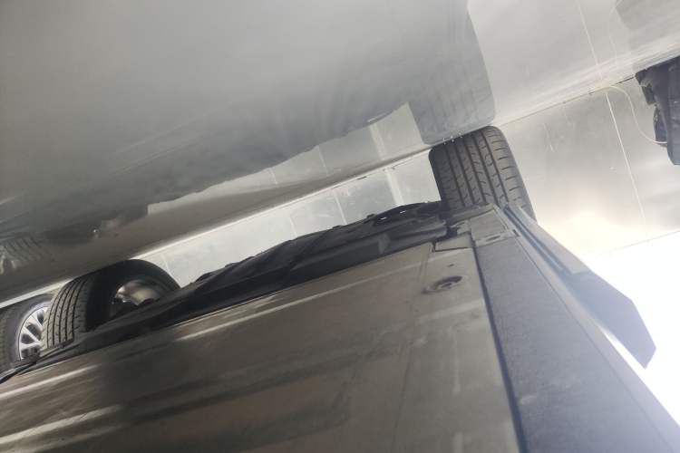 Used Nio ES8 2020 415 km Signature Edition 6-Seater Version Right Side Sill