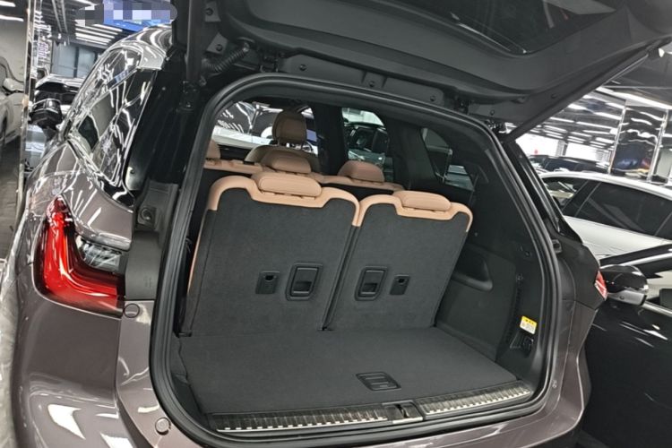 Used Nio ES8 2020 415 KM Signature Edition 7-Seater Version Trunk