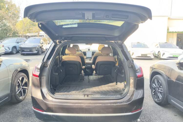 Used Nio ES8 2020 415 km Range 6-Seater Version Trunk
