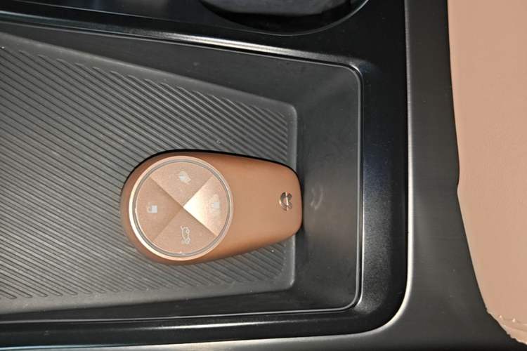 Used Nio ES8 2020 415 KM Signature Edition 7-Seater Version Vehicle Key