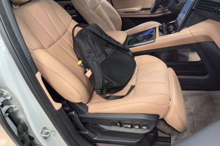 Used Nio ES8 2020 580 km Range Six-Seater Version Right Front Seat