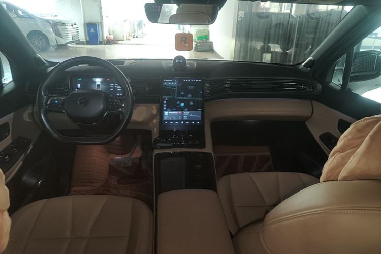 Used Nio ES8 2020 415 km Range 6-Seater Version Center Console