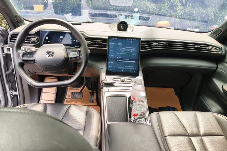 Used Nio ES8 2020 450 km Range 6-Seater Version Center Console