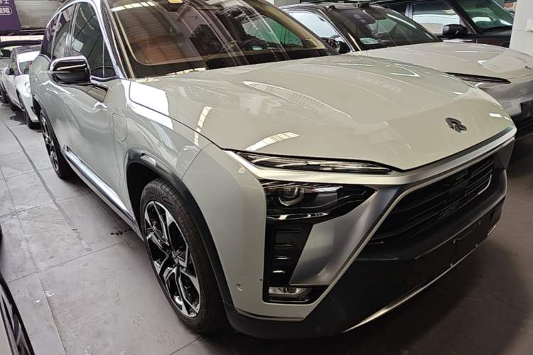 Used Nio ES8 2020 415 km Signature Edition 6-Seater Version Front Right 45 Deg