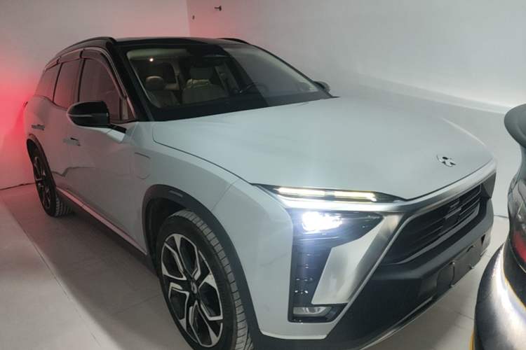 Used Nio ES8 2020 415 km Signature Edition 6-Seater Version Front Right 45 Deg