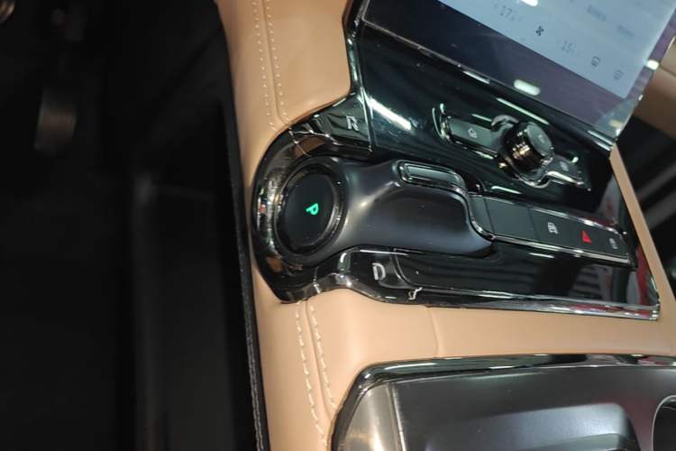 Used Nio ES8 2020 415 km Signature Edition 6-Seater Version Gear Lever