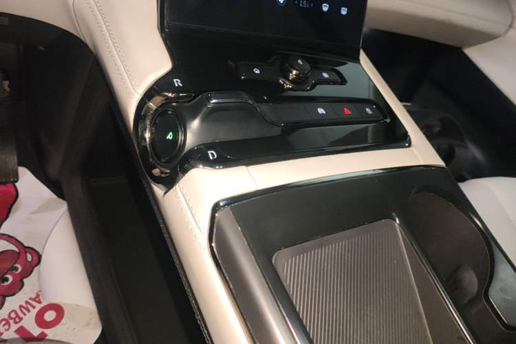 Used Nio ES8 2020 415 km Signature Edition 6-Seater Version Gear Lever
