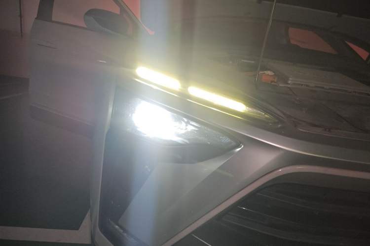 Used Nio ES8 2020 580 km Range Signature Edition Six-Seater Version Right Front Headlight