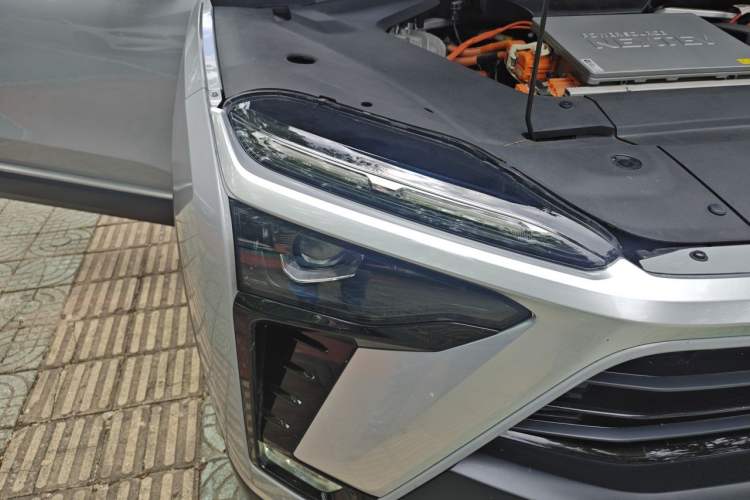 Used Nio ES8 2020 450KM Signature Edition Six-Seater Version Right Front Headlight