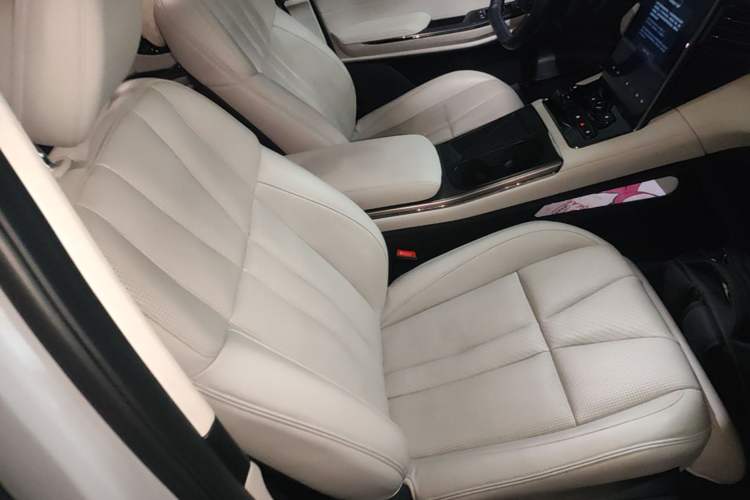 Used Nio ES8 2020 415 km Signature Edition 6-Seater Version Right Front Seat