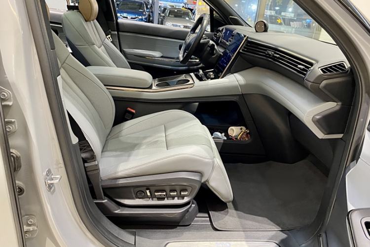 Used Nio ES8 2020 580 km Range Signature Edition Six-Seater Version Right Front Seat