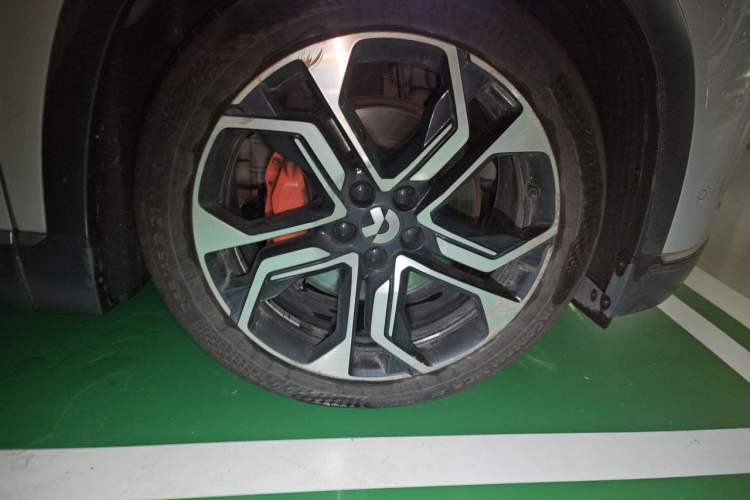 Used Nio ES8 2020 580 km Range Signature Edition Six-Seater Version Right Front Wheel Hub