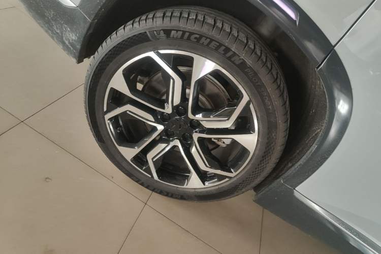 Used Nio ES8 2020 415 km Range 6-Seater Version Right Rear Wheel Hub