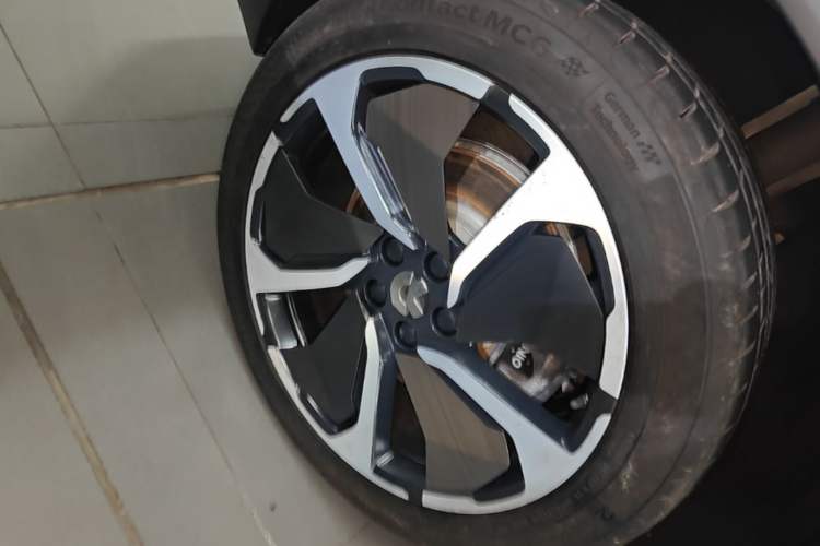Used Nio ES8 2020 415 km Signature Edition 6-Seater Version Right Rear Wheel Hub