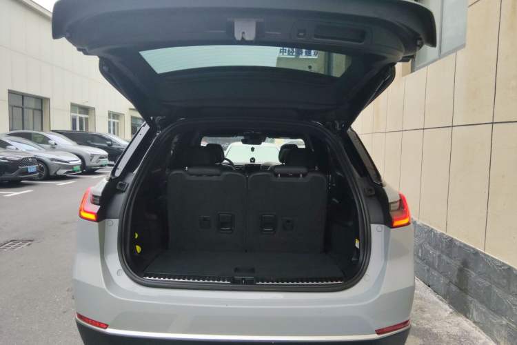 Used Nio ES8 2020 415 km Signature Edition 6-Seater Version Trunk