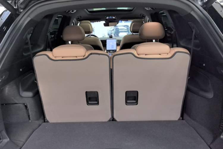 Used Nio ES8 2020 580 km Range Six-Seater Version Trunk