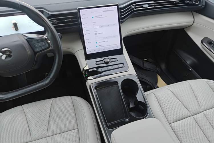 Used Nio ES8 2020 580 km Signature Edition 7-Seater Version Audio And AC Panel