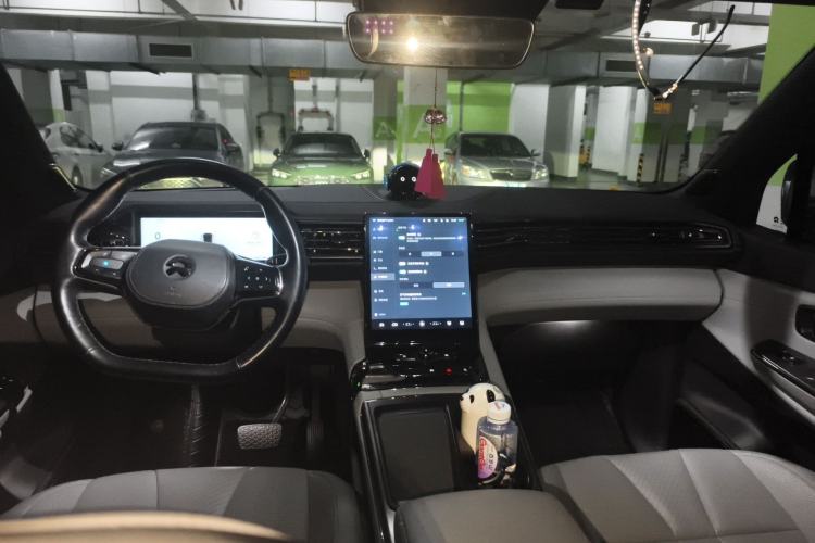 Used Nio ES8 2020 415 km Range 6-Seater Version Center Console