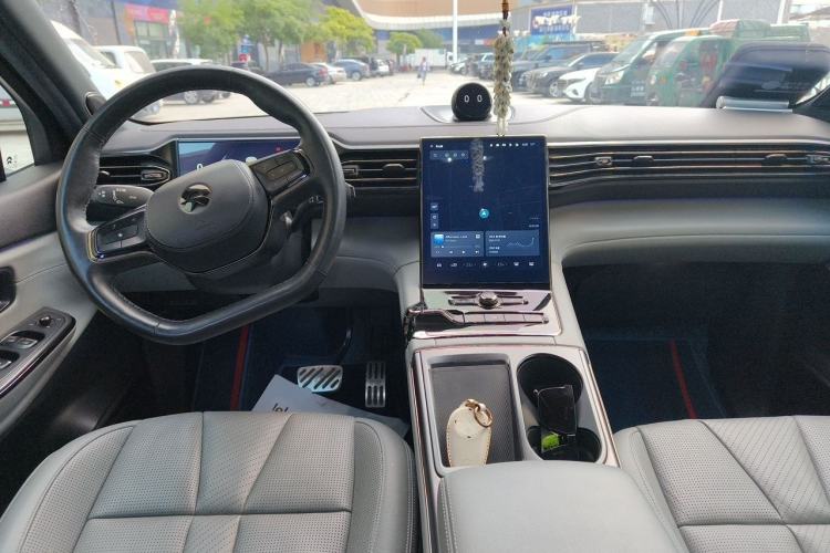 Used Nio ES8 2020 415 km Range 6-Seater Version Center Console