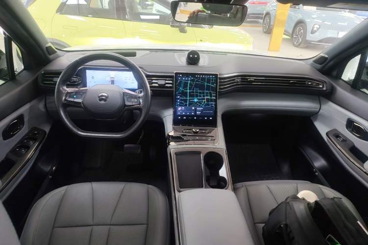 Used Nio ES8 2020 415 km Range 6-Seater Version Center Console