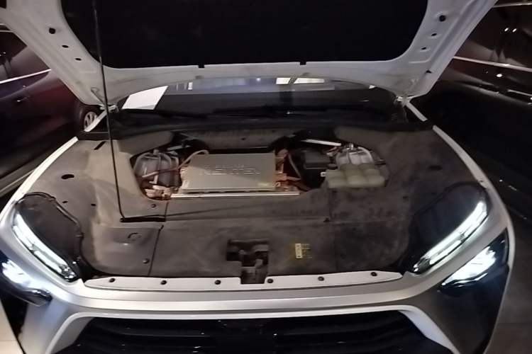 Used Nio ES8 2020 580 km Range Signature Edition Six-Seater Version Engine Bay