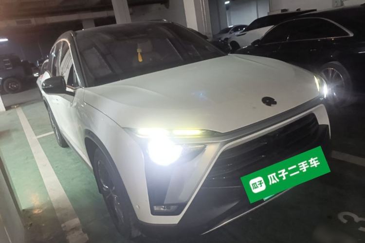Used Nio ES8 2020 415 km Signature Edition 6-Seater Version Front Right 45 Deg
