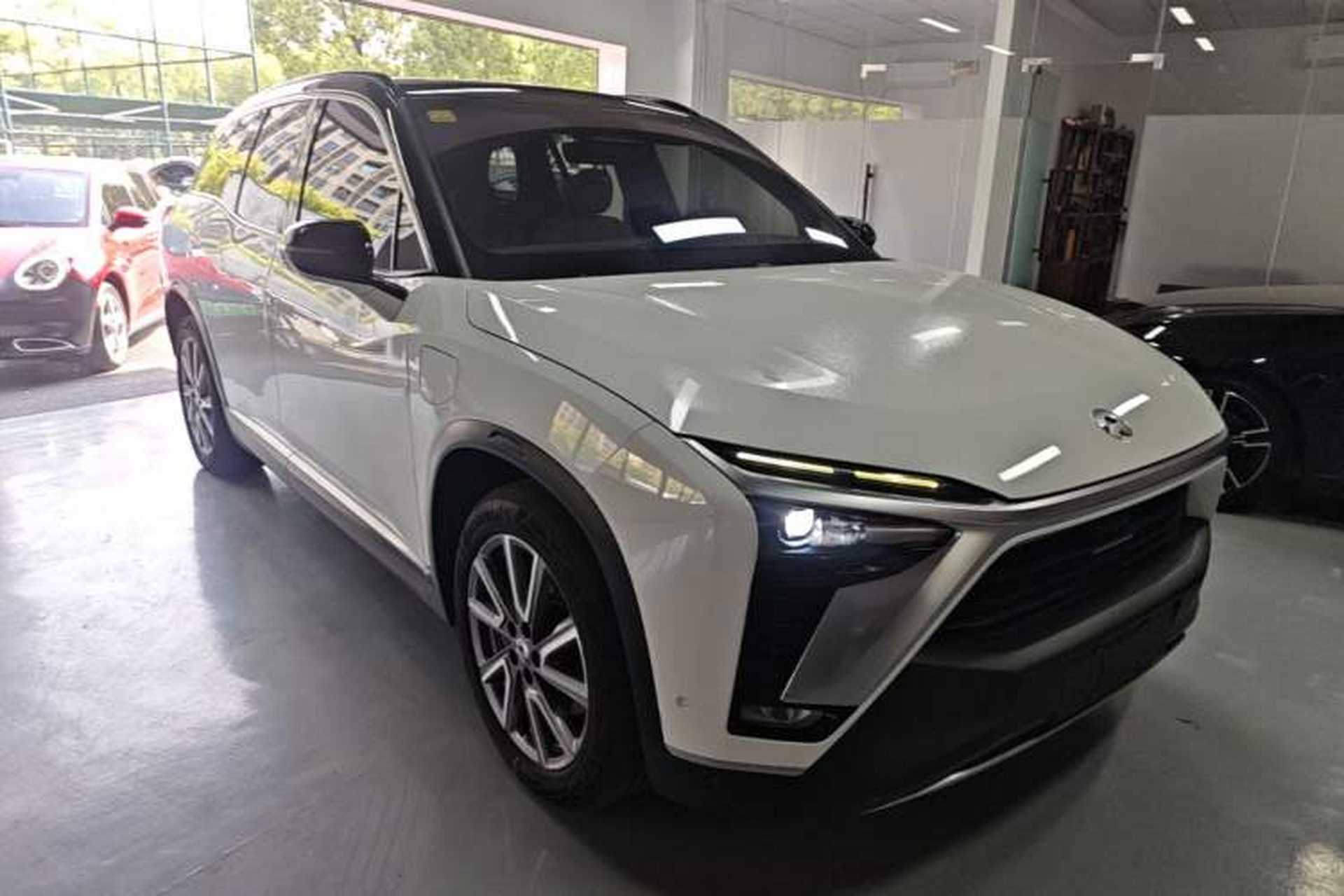 Used Nio ES8 2020 580 km Range 7-Seater Version Front Right 45 Deg