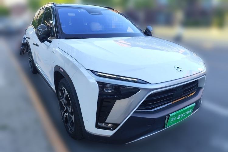 Used Nio ES8 2020 450 km Signature Edition 7-Seater Version Front Right 45 Deg