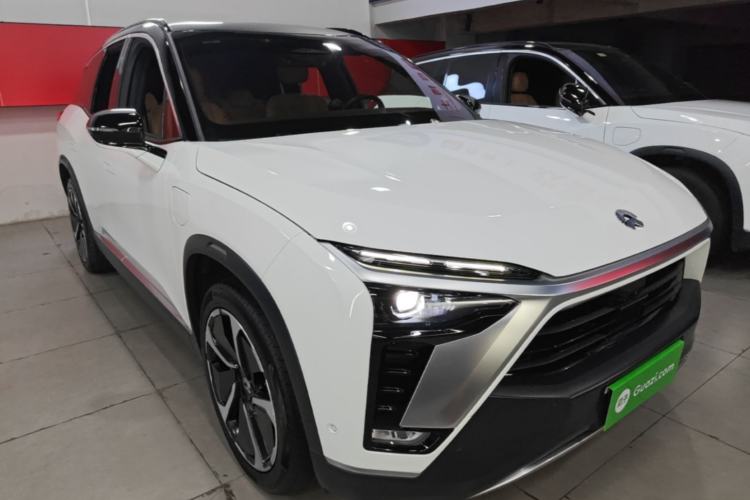 Used Nio ES8 2020 580 km Signature Edition 7-Seater Version Front Right 45 Deg