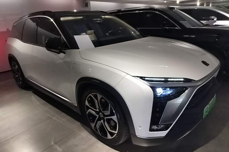 Used Nio ES8 2020 580 km Range Signature Edition Six-Seater Version Front Right 45 Deg