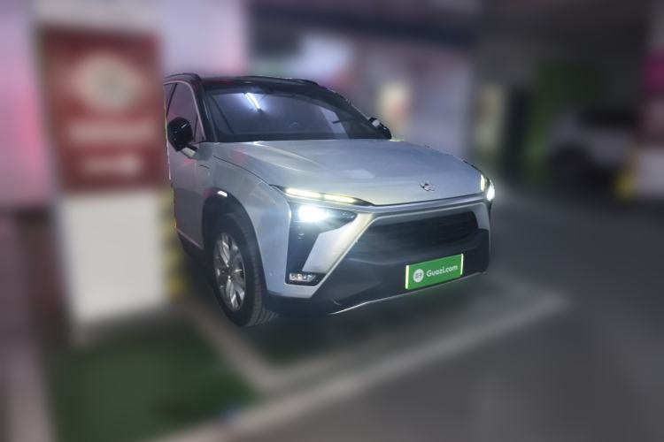 Used Nio ES8 2020 415 km Range 6-Seater Version Front Right 45 Deg