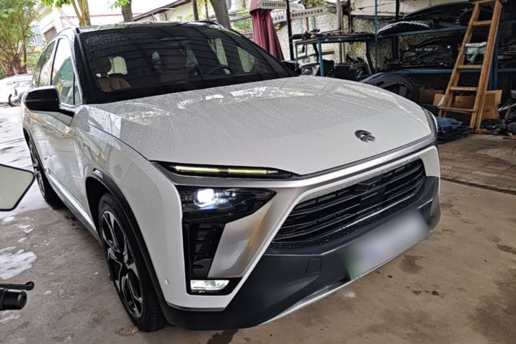 Used Nio ES8 2020 415 km Range 6-Seater Version Front Right 45 Deg