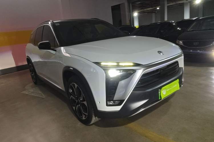 Used Nio ES8 2020 580 km Range Signature Edition Six-Seater Version Front Right 45 Deg