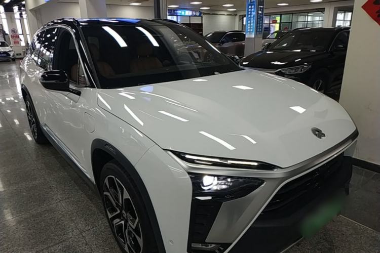 Used Nio ES8 2020 415 km Range 7-Seater Version Front Right 45 Deg