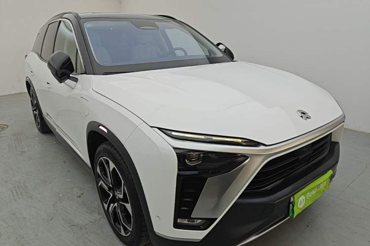 Used Nio ES8 2020 580 km Signature Edition 7-Seater Version Front Right 45 Deg
