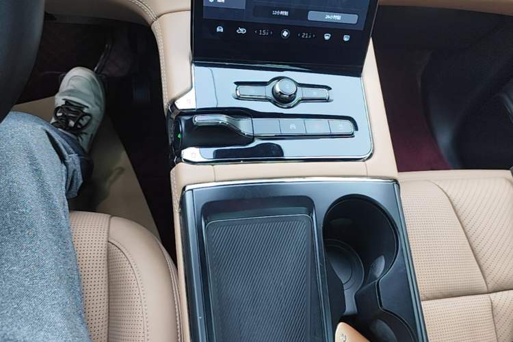 Used Nio ES8 2020 415 km Signature Edition 6-Seater Version Gear Lever