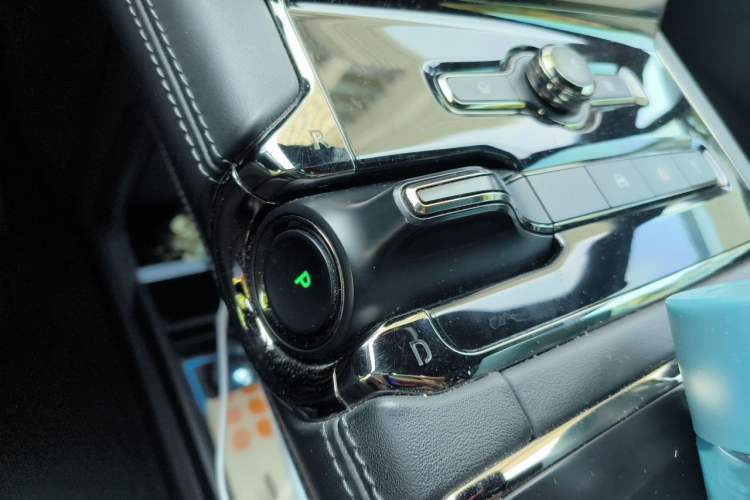 Used Nio ES8 2020 415 KM Signature Edition 7-Seater Version Gear Lever