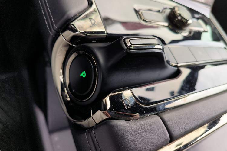 Used Nio ES8 2020 415 km Signature Edition 6-Seater Version Gear Lever