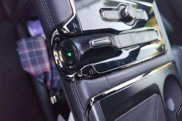 Used Nio ES8 2020 450 km Signature Edition 7-Seater Version Gear Lever