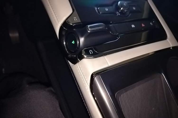 Used Nio ES8 2020 580 km Range Signature Edition Six-Seater Version Gear Lever
